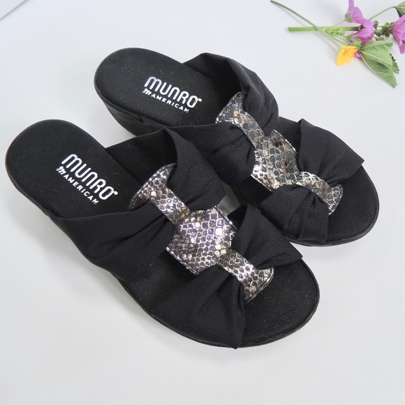 Munro black wedge slide in size 5W.  Gold metallic - Picture 3 of 8